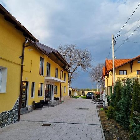 Izabella Guest House Сэчеле Экстерьер фото