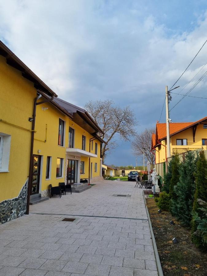 Izabella Guest House Сэчеле Экстерьер фото