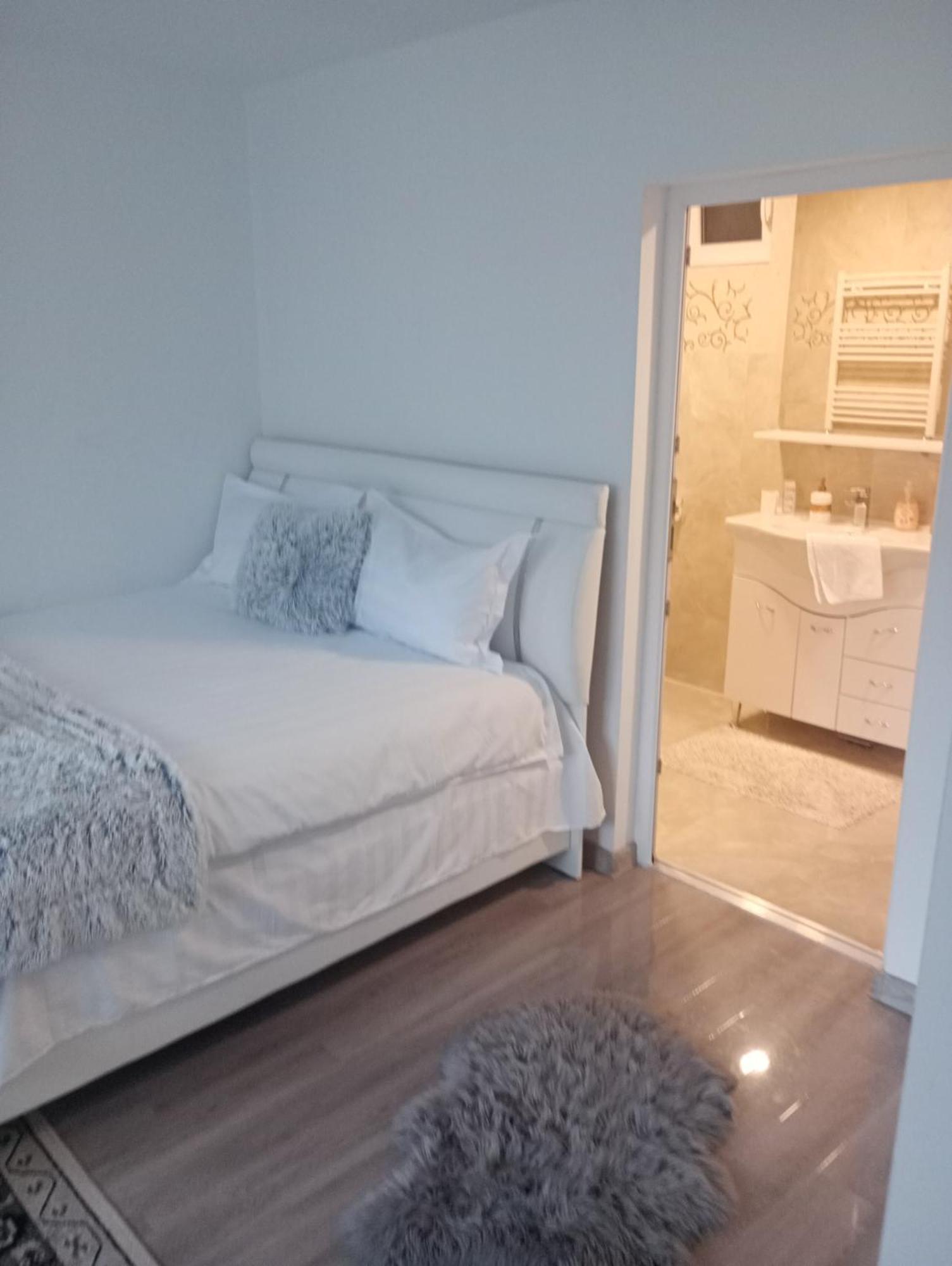Izabella Guest House Сэчеле Экстерьер фото